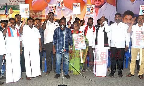 மாணவர் கூட்டமைப்பினர் ஆர்ப்பாட்டம்