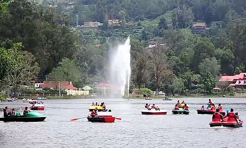 கொடைக்கானலில் குவிந்த சுற்றுலா பயணிகள்
