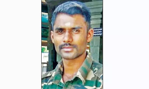 பெண் போலீசுக்கு பாலியல் தொல்லை; போலீஸ்காரர் கைது