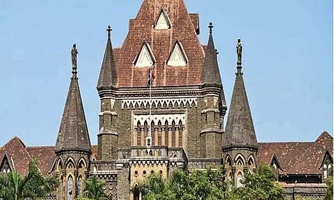 பொறுப்புணர்வுடன் வாட்ஸ் அப்பில் பதிவிட வேண்டும்- மும்பை ஐகோர்ட்டு கருத்து