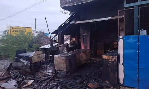 ஓட்டல் தீயில் எரிந்து நாசம்