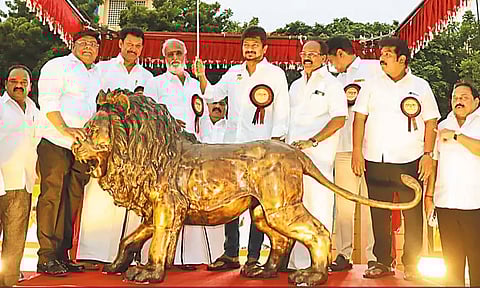 மாணவர்களுக்கு கல்வி ஊக்கத்தொகை- நலத்திட்ட உதவிகள் அமைச்சர் உதயநிதி ஸ்டாலின் வழங்கினார்