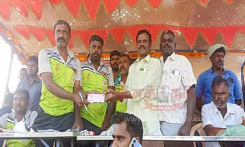 கபடி போட்டியில் வெற்றி பெற்றவர்களுக்கு பரிசு