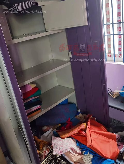 ஓசூர் அருகேதனியார் நிறுவன ஊழியரின் வீட்டில் நகை திருட்டுபோலீசார் விசாரணை