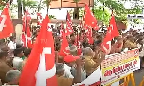 தொழிலாளர் நல வாரிய இணையதளம் 20 நாட்களாக முடக்கம் - சென்னையில் தொழிலாளர்கள் ஆர்ப்பாட்டம்