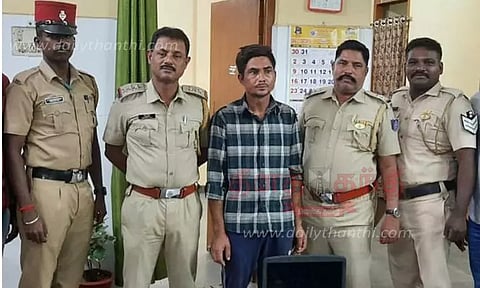 ஆடிட்டரிடம் மடிக்கணினி, செல்போன் திருட்டு