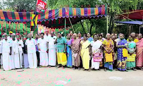 விவசாய தொழிலாளர்கள் காத்திருப்பு போராட்டம்