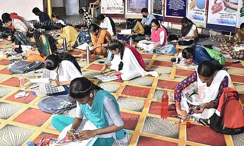 கல்லூரி மாணவ-மாணவிகளுக்கான ஓவிய போட்டி