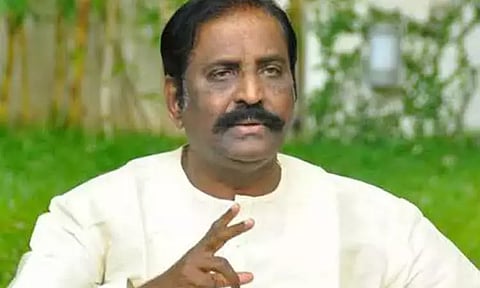 வானொலியில் இந்தி தாக்கம்; தமிழ் உணர்வாளர்கள் வானொலி வாசலில் களமிறங்குவோம் - கவிஞர் வைரமுத்து டுவீட்