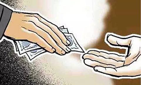 ரூ.4 ஆயிரம் லஞ்சம் வாங்கிய வழக்கில் மின்வாரிய அதிகாரிக்கு 3 ஆண்டு சிறை