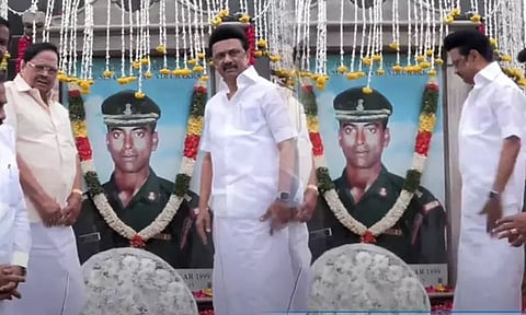 திருச்சி: கார்கில் போரில் வீரமரணம் அடைந்த மேஜர் சரவணன் நினைவிடத்தில் முதல்-அமைச்சர் மு.க.ஸ்டாலின் மரியாதை