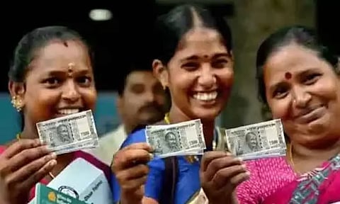 மகளிர் உரிமைத் திட்டம்: முதல் 3 நாட்களில் 36 லட்சம் விண்ணப்பங்கள் பெறப்பட்டுள்ளன - தமிழ்நாடு அரசு