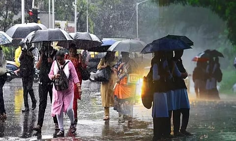 தெலுங்கானாவில் கனமழையால் மீண்டும் பள்ளி, கல்லூரிகளுக்கு விடுமுறை அறிவிப்பு.!