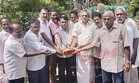 ரூ.12 லட்சத்தில் சிமெண்டு சாலை அமைக்கும் பணி