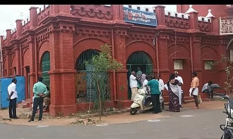 சார்பதிவாளர் அலுவலகத்தில் பத்திரப்பதிவு செய்வதில் தாமதம்