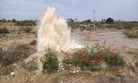 குடிநீர் குழாய் உடைந்து வீணாக செல்லும் தண்ணீர்
