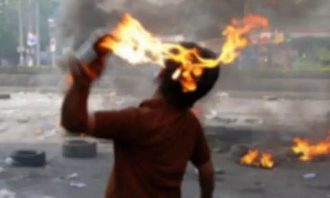 மாமனார், மருமகள் தகராறு : மதுரை அருகே நள்ளிரவில் 3 இடங்களில் பெட்ரோல் குண்டு வீச்சு