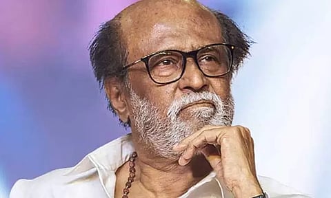 ரஜினி பின்னால் ஓடிய ரசிகர்களால் பரபரப்பு