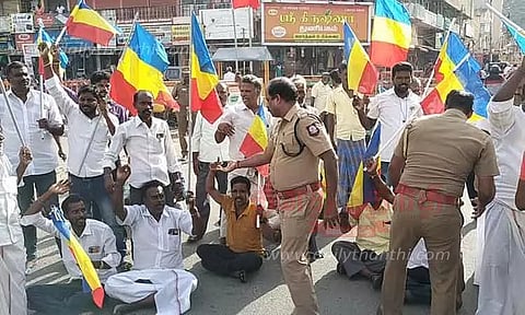 பா.ம.க.வினர் திடீர் சாலை மறியல்