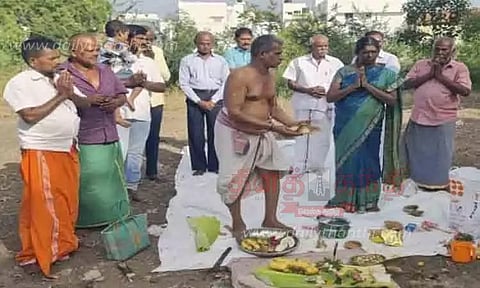 சுகாதார வளாகம் கட்டும் பணி