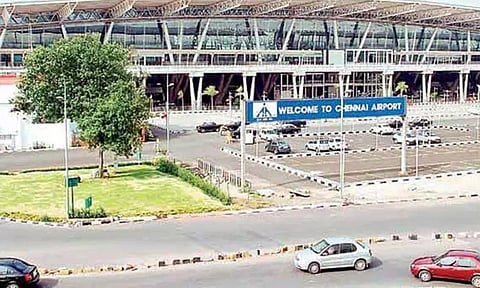 சென்னை விமான நிலையம் - 6 அடுக்கு கார் பார்க்கிங்கில் உள்ள திரையரங்கை மூட விமான ஆணையம் முடிவு