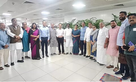 கள நிலவரத்தை ஆய்வு செய்ய எதிர்க்கட்சிகளின் 'இந்தியா' கூட்டணி எம்.பி.க்கள் மணிப்பூர் பயணம்...!