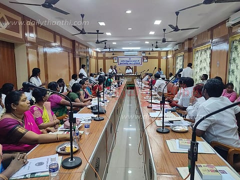 கோவில் இடங்களில் குடியிருப்பவர்களுக்கு வீட்டு வரி ரசீது வழங்க வேண்டும்