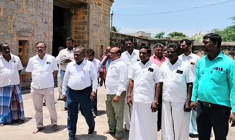 கூவனூர் அகத்தீஸ்வரர் கோவிலில்திருப்பணிகள் மேற்கொள்ள அதிகாரிகள் குழு நேரில் ஆய்வு