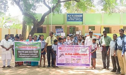 அரசு பள்ளி மாணவர்கள் டெங்கு விழிப்புணர்வு பேரணி