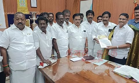 போலீஸ் டி.ஜி.பி.யிடம் அ.தி.மு.க. புகார்