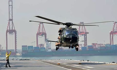 ஆஸ்திரேலியா-அமெரிக்கா கூட்டுப்போர் பயிற்சியில் ஆஸ்திரேலியாவின் ராணுவ ஹெலிகாப்டர் கடலில் விழுந்து 4 பேர் மாயம்