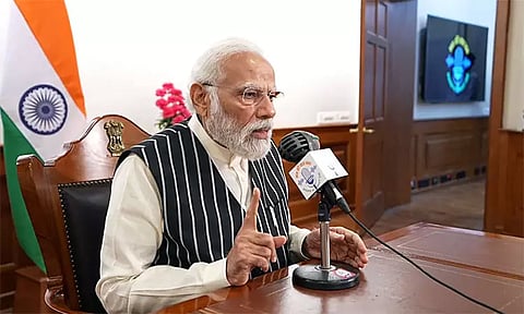 சுதந்திர தினத்தன்று அனைவரும் வீடுகளில் தேசிய கொடி ஏற்ற வேண்டும் - பிரதமர் மோடி வலியுறுத்தல்