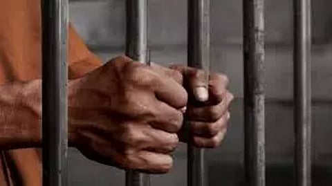 13 வயது சிறுமியை கடத்தி பலாத்காரம்: தொழிலாளிக்கு 20 ஆண்டு கடுங்காவல் - சிறப்பு கோர்ட்டு தீர்ப்பு