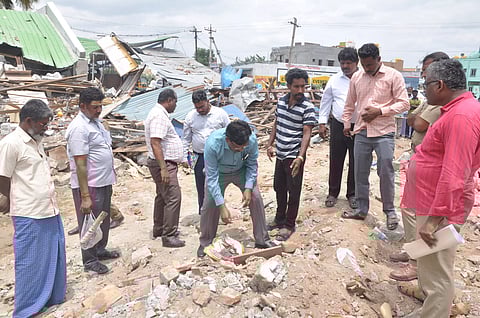 கிருஷ்ணகிரியில் விபத்து நடந்த இடத்தில்மத்திய வெடிபொருட்கள் பாதுகாப்பு நிபுணர் குழுவினர் ஆய்வு