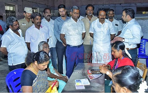 தக்கலையில் மகளிர் உரிமைத்தொகை திட்ட பதிவு முகாம் அமைச்சர் மனோ தங்கராஜ் ஆய்வு