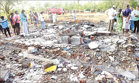 புதுக்கோட்டை அருகே பயங்கரம்: பட்டாசு ஆலையில் வெடிவிபத்து; 5 பேர் படுகாயம்