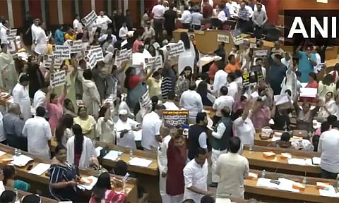 மணிப்பூர் விவகாரம்: மக்களவை நாள் முழுவதும் ஒத்திவைப்பு