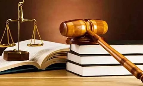 சாலை விபத்தில் உயிரிழந்தவரின் குடும்பத்துக்கு ரூ.15½ லட்சம் இழப்பீடு; இன்சூரன்சு நிறுவனத்துக்கு நுகர்வோர் கோர்ட்டு உத்தரவு