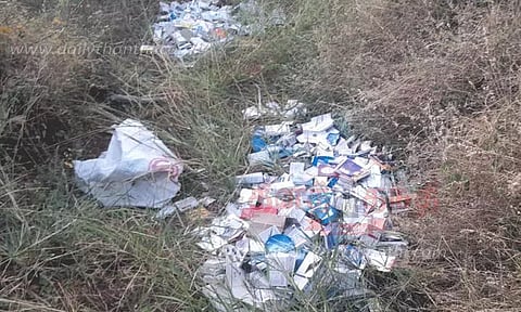 கடையம் அருகே சாலையோரம் கொட்டப்பட்ட மருத்துவ கழிவுகள்