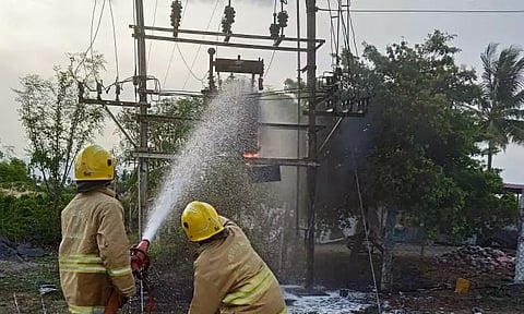 மின்மாற்றி தீப்பிடித்து எரிந்தது