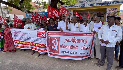 தமிழ்நாடு விவசாய சங்கத்தினர் ஆர்ப்பாட்டம்