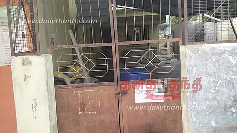 கொடுமுடியில் இயங்கி வந்த மின்வாரிய அலுவலகம் இடமாற்றம் செய்யப்பட்டதால் பொதுமக்கள் அவதி