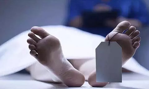 தண்ணீர் லாரி சக்கரத்தில் சிக்கி தலை துண்டாகி பெண் பலி