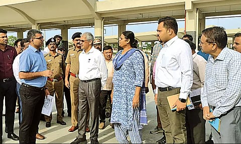 கிளாம்பாக்கம் பஸ் நிலையத்தில் தலைமைச் செயலாளர் சிவ்தாஸ் மீனா ஆய்வு