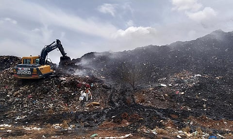 2-வது நாளாக தீயை அணைக்கும் பணி தீவிரம்