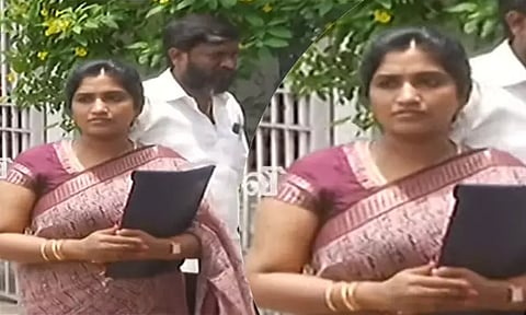 "ஆபாசமாக வர்ணித்தார்" ஓ.பன்னீர்செல்வத்தின் மகன் ரவீந்திரநாத் மீது பெண் பரபரப்பு புகார்