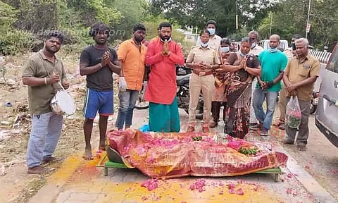 அயர்லாந்து பெண்ணின் உடல் கிரிவலப்பாதை மயானத்தில் தகனம்