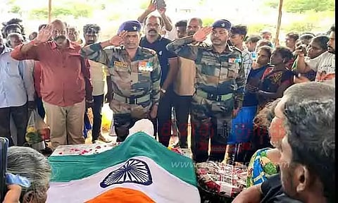 சிவகங்கை ராணுவ வீரர் உடல் அடக்கம்