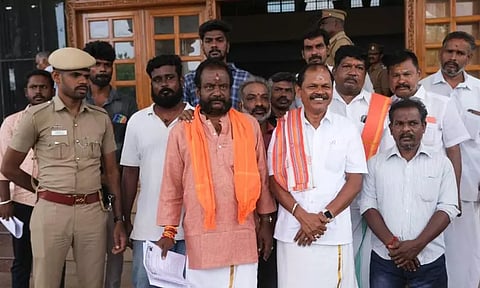 திருச்சி கலெக்டர் அலுவலகத்தில் இயக்க பிரசார புத்தகங்களை வைக்கக்கூடாது-அர்ஜூன் சம்பத் பேட்டி