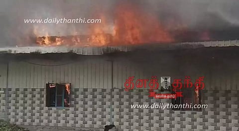 சத்தியமங்கலம் அருகே குடோனில் தீ விபத்து- வாழைக்காய்-தேங்காய் எரிந்து சேதம்